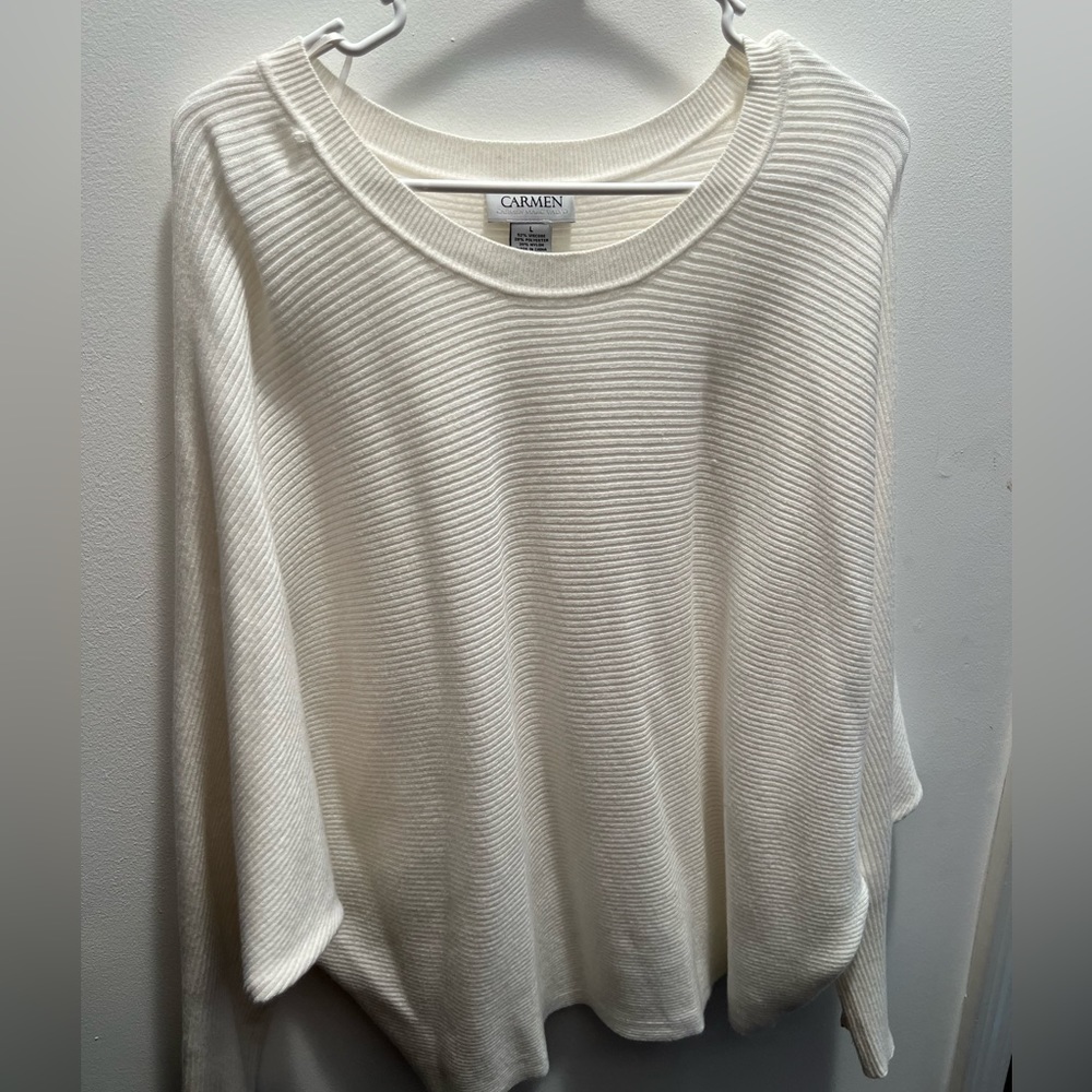 White sweater with gold zipper details - L